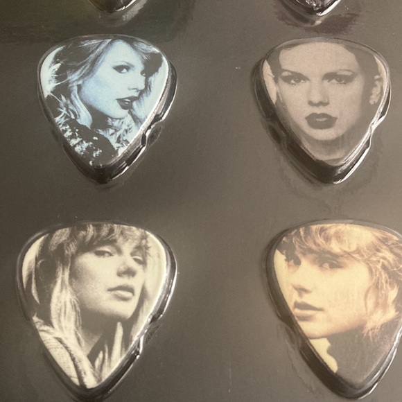 Taylor Swift Guita Picks - Picture 6 of 8